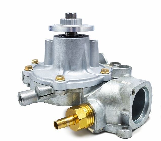 Válvula reguladora de presión de agua con diseño metálico y conexiones de entrada y salida.